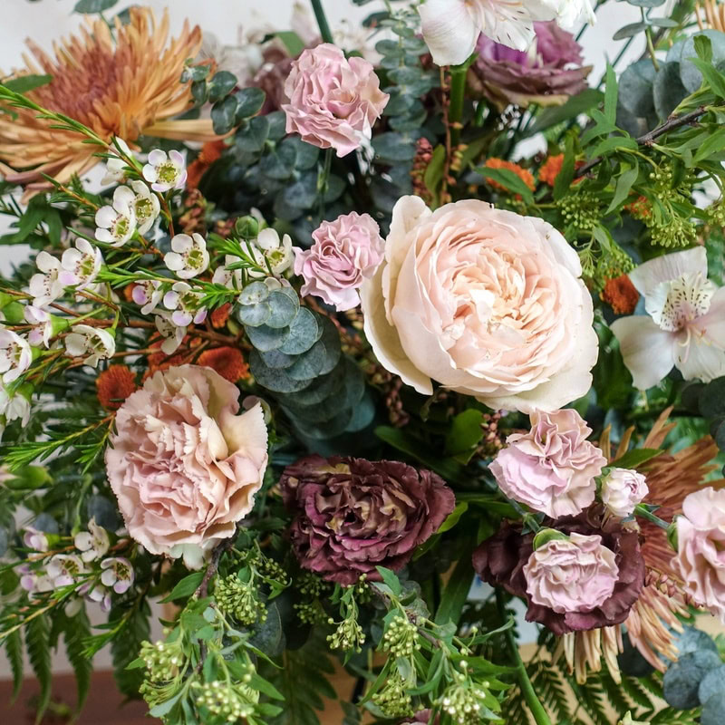 autumnal terracotta flower bouquet close up 02