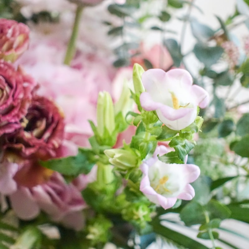 peach and blush pink flower bouquet close up 01