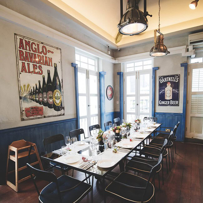 private-functions-12-dining-table-floral-styling