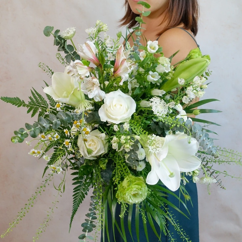 white flower bouquet garden style 01