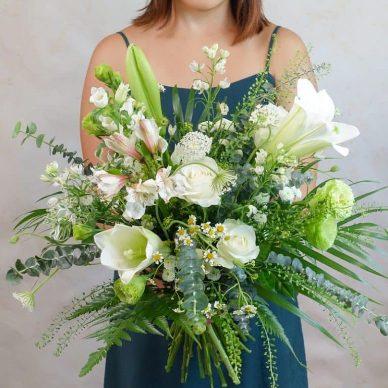 white flower bouquet garden style 02