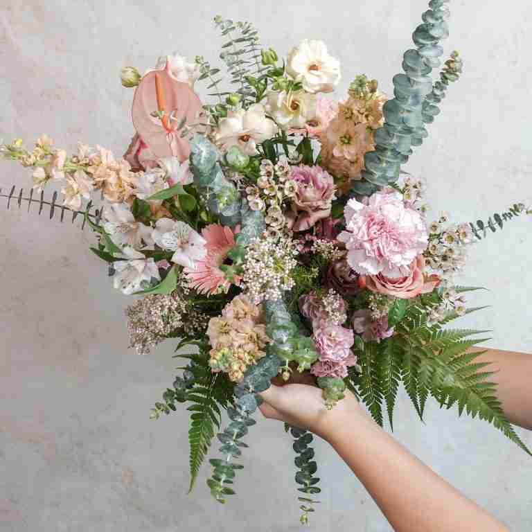 peach-and-blush-pink-flower-bouquet-garden-style-02