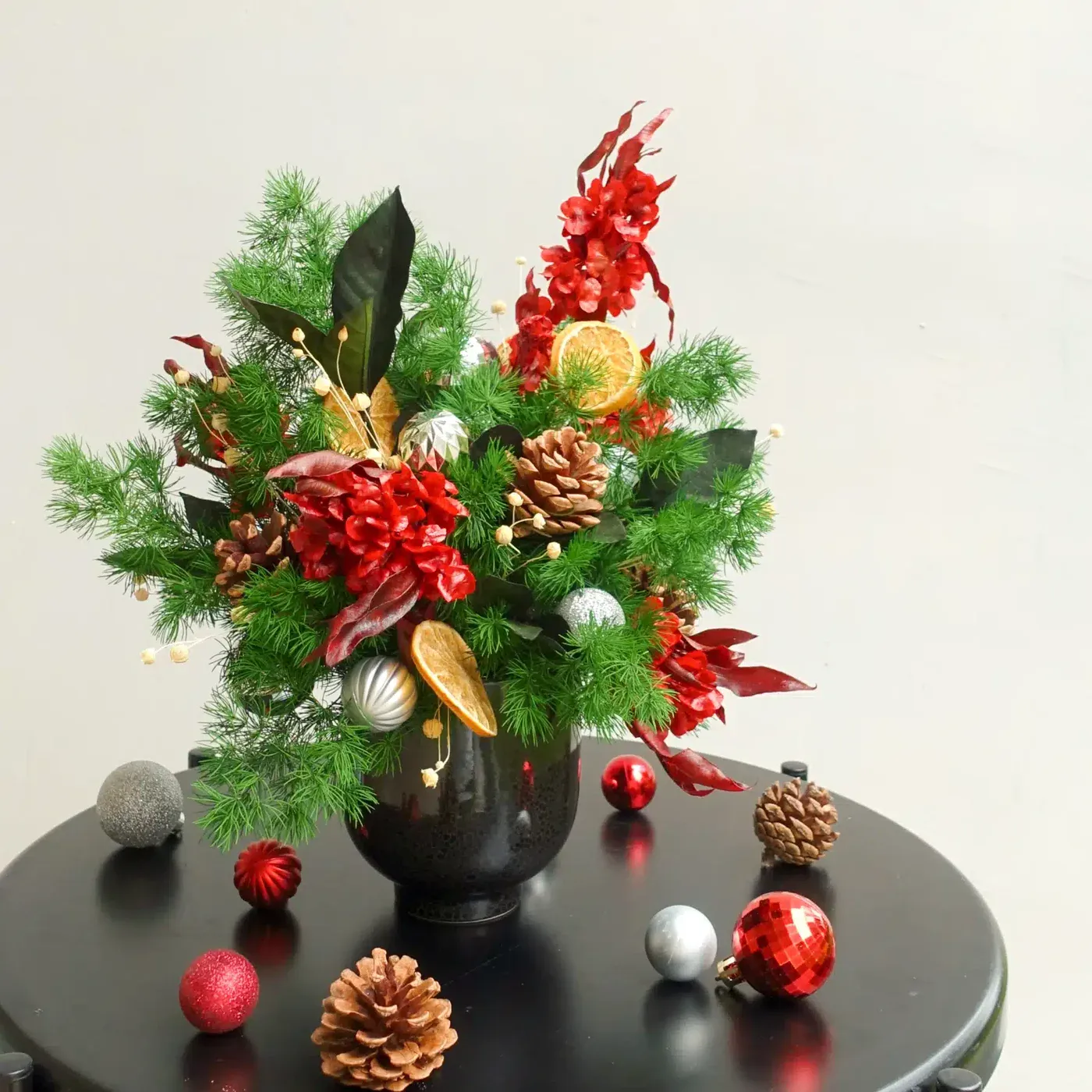 green-red-silver-preserved-flower-christmas-arrangement-01