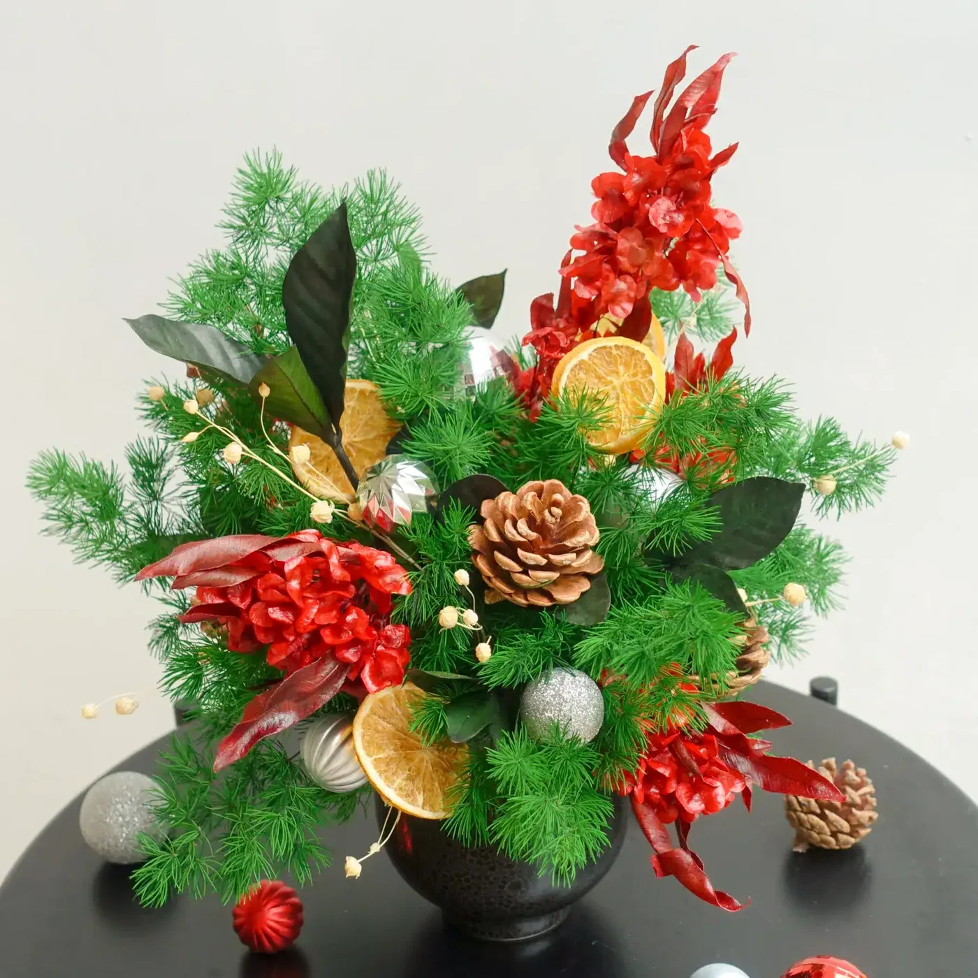 green-red-silver-preserved-flower-christmas-arrangement-02