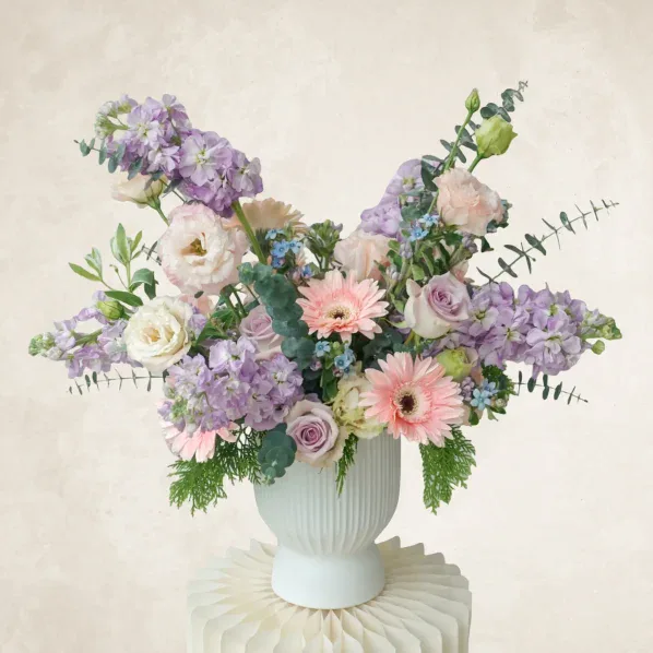 pink-lilac-blue-table-flower-arrangement-on-white-vase