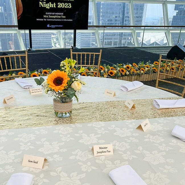 corporate events 02b sunflower table centrepiece flower jar