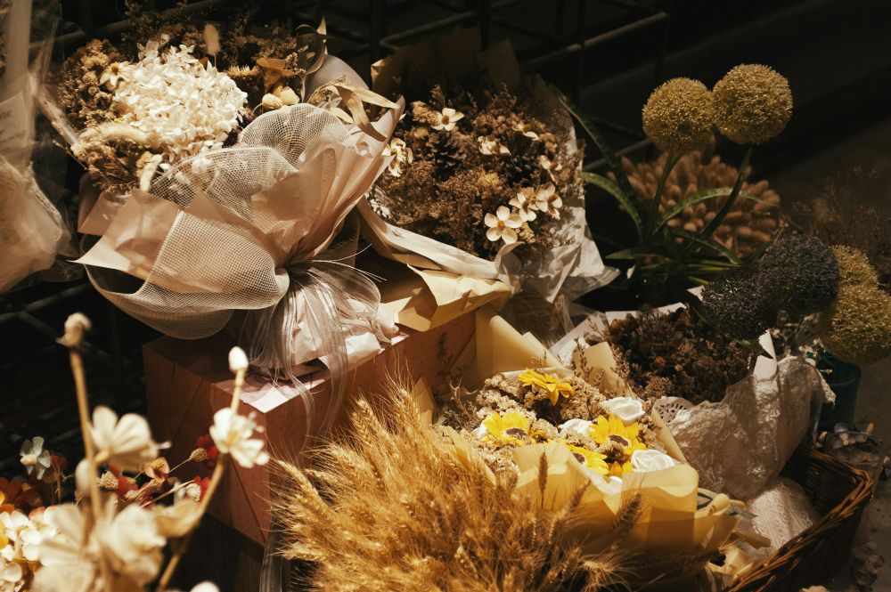 Elegant graduation floral bouquets with vibrant blooms for celebrating success.